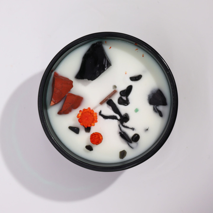 Hop Hare – Diabeł | Świeca sojowa z turmalinem i różą, zapach czarnej wanilii