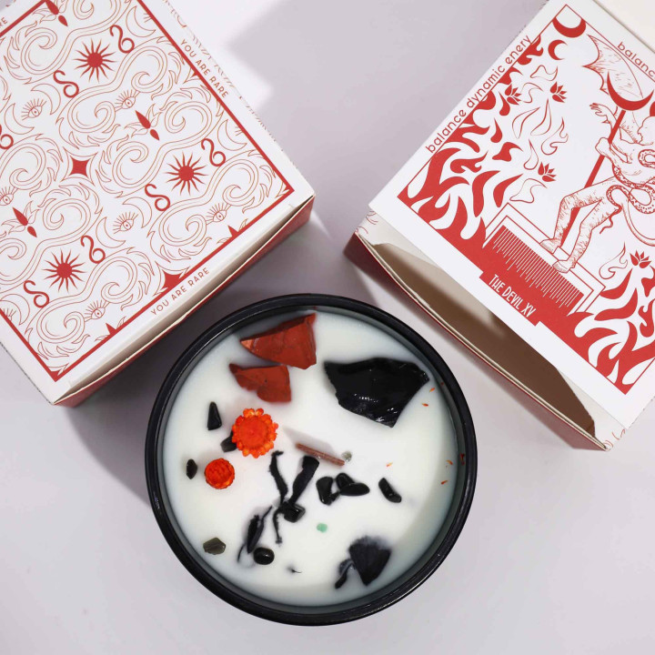 Hop Hare – Diabeł | Świeca sojowa z turmalinem i różą, zapach czarnej wanilii